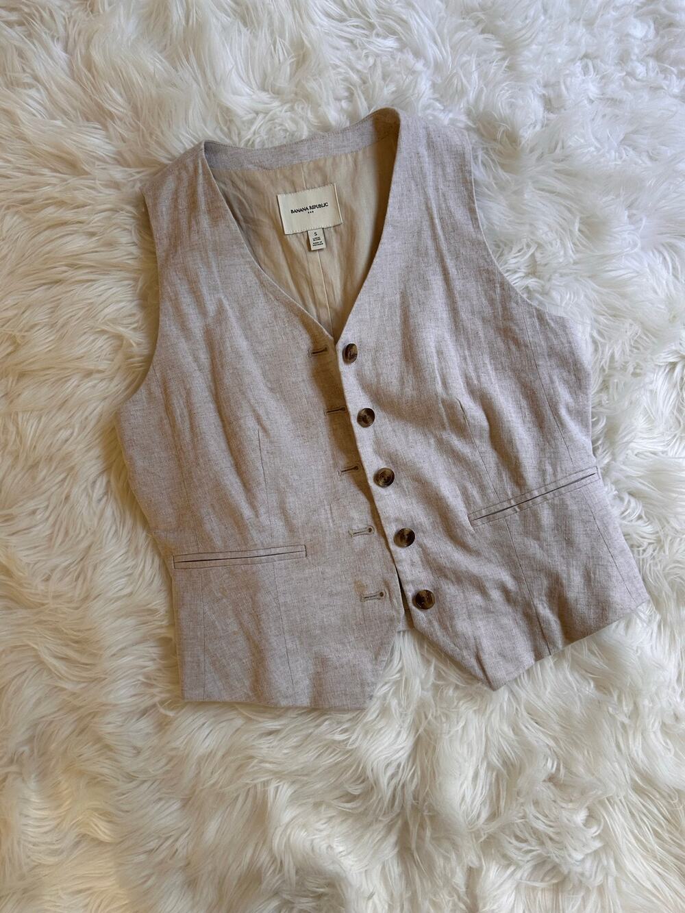 Banana Republic Women’s Linen Blend Tailored Vest